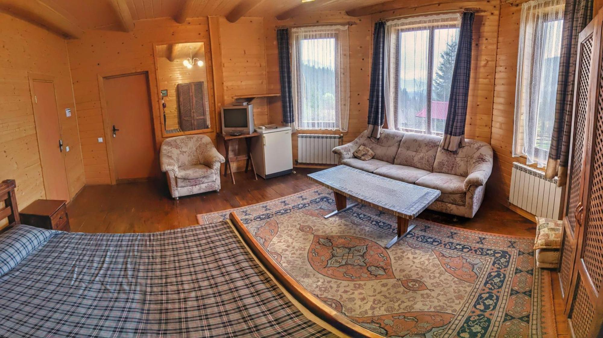 12 Months Estate Konuk evi Myslovka Oda fotoğraf